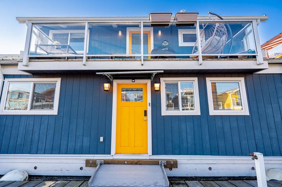 A015 415 Esplanade Avenue North Vancouver, BC - 2