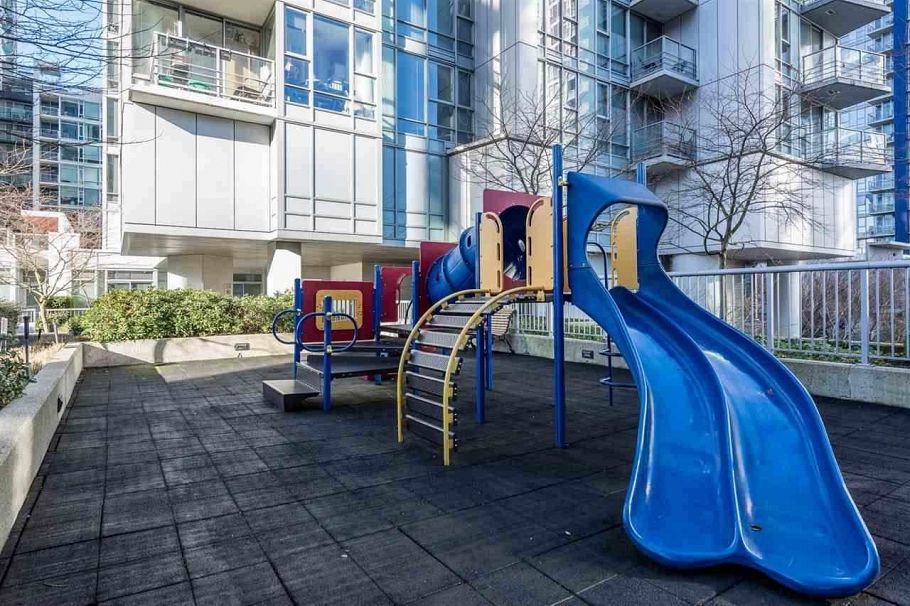 1209 111 W Georgia Street Vancouver, BC - 25