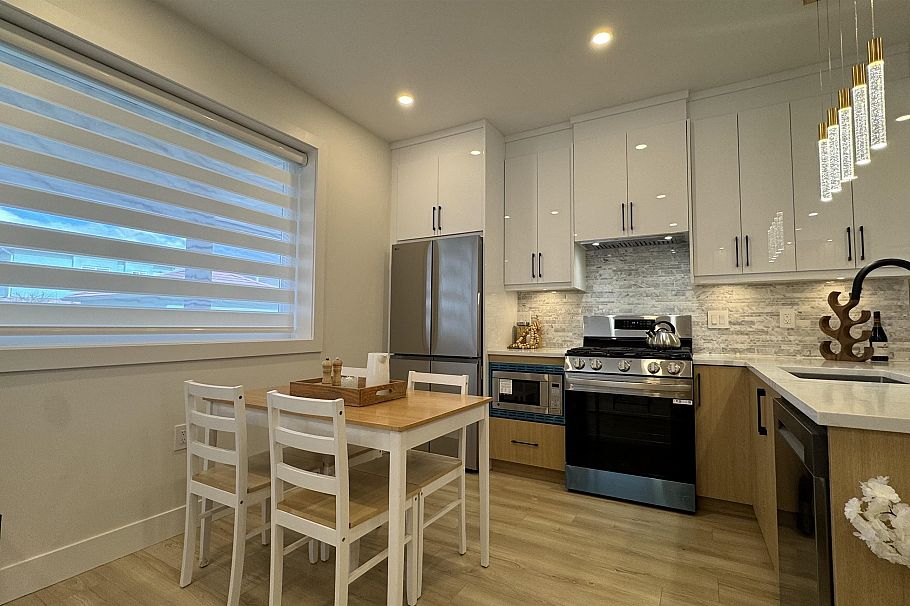 1 2703 E 3rd Avenue Vancouver, BC - 4