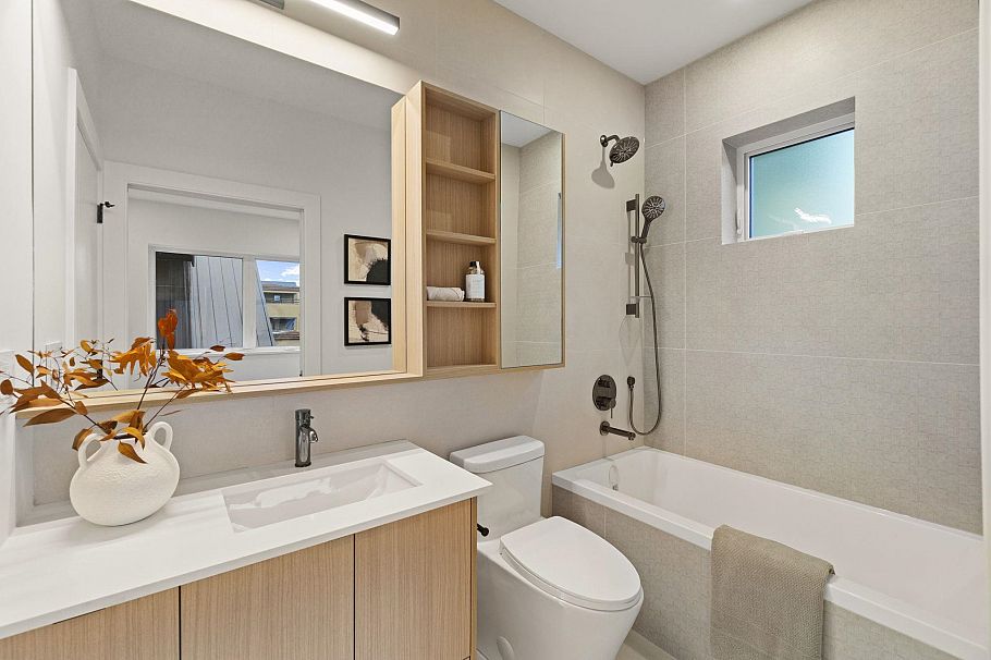 2 1945 E 13th Avenue Vancouver, BC - 9