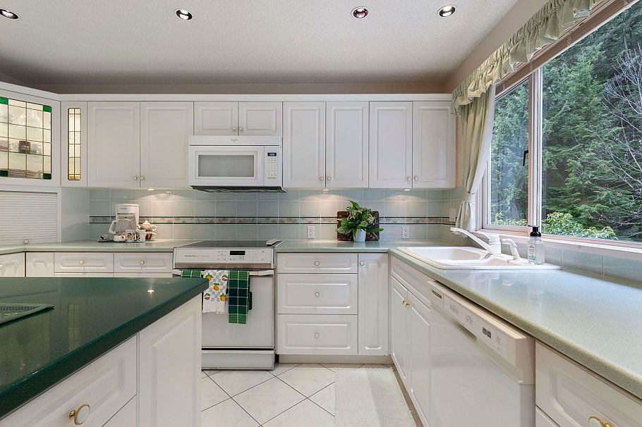 5427 Cliffridge Avenue North Vancouver, BC - 7