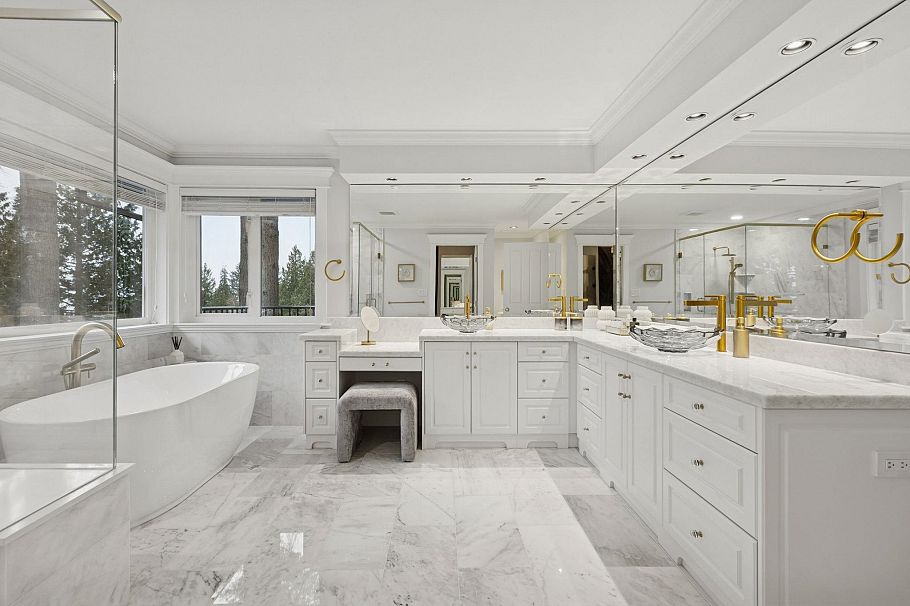 4081 Woodbury Avenue North Vancouver, BC - 25