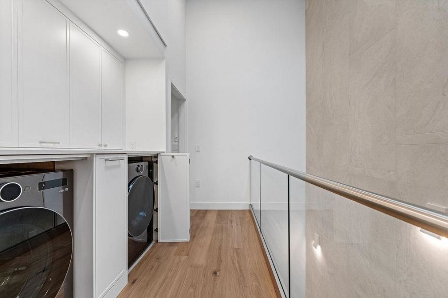 1139 W 33rd Avenue Vancouver, BC - 33