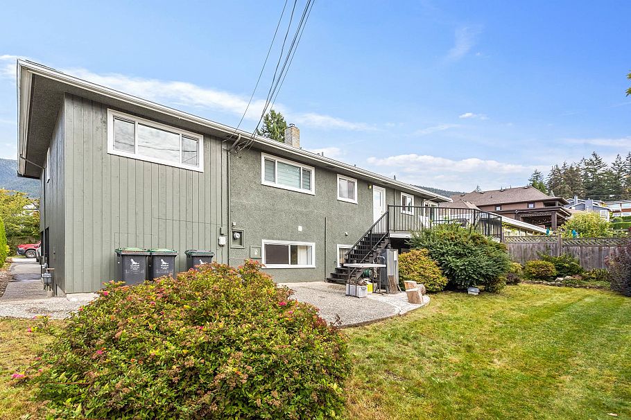 935 Beaconsfield Road North Vancouver, BC - 35