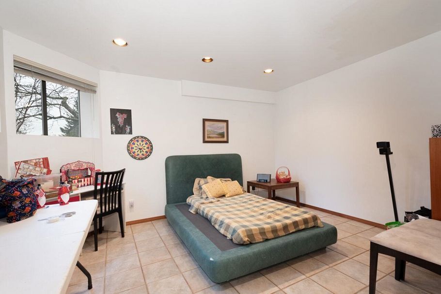 1605 Lockehaven Road North Vancouver, BC - 24