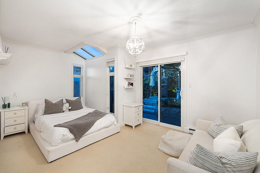 310 Beaver Road North Vancouver, BC - 34