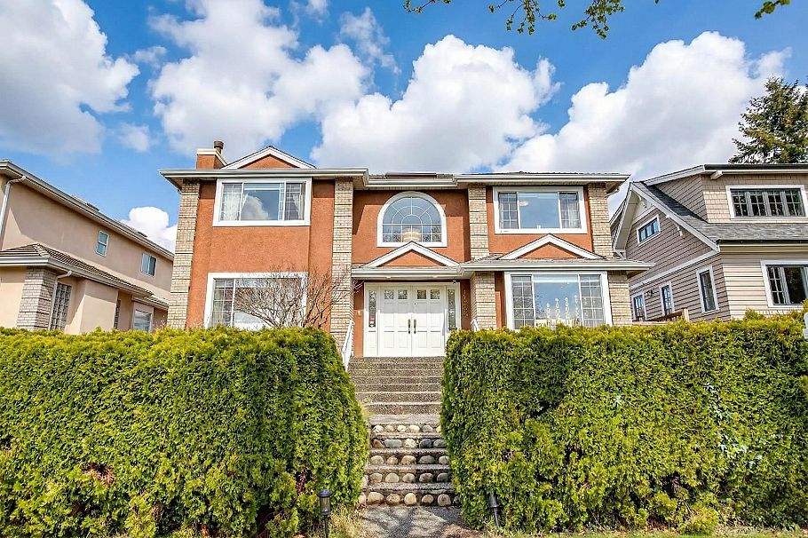 1563 W 59th Avenue Vancouver, BC - 2