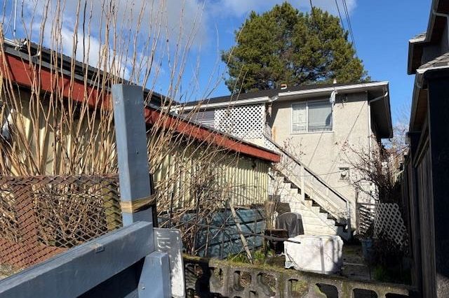 76 W 62nd Avenue Vancouver, BC - 2