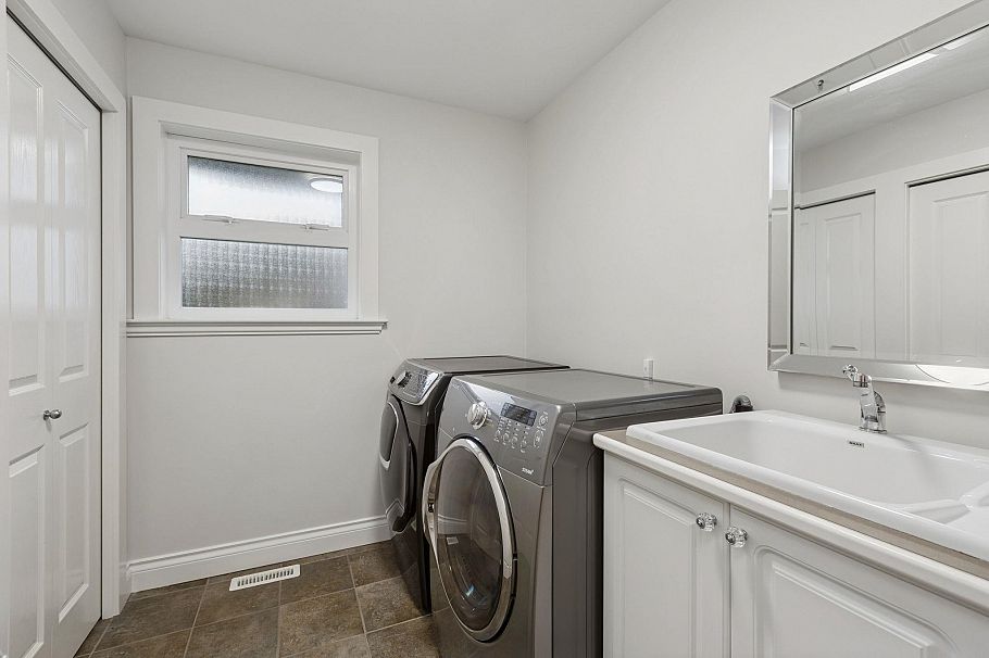 4081 Woodbury Avenue North Vancouver, BC - 34