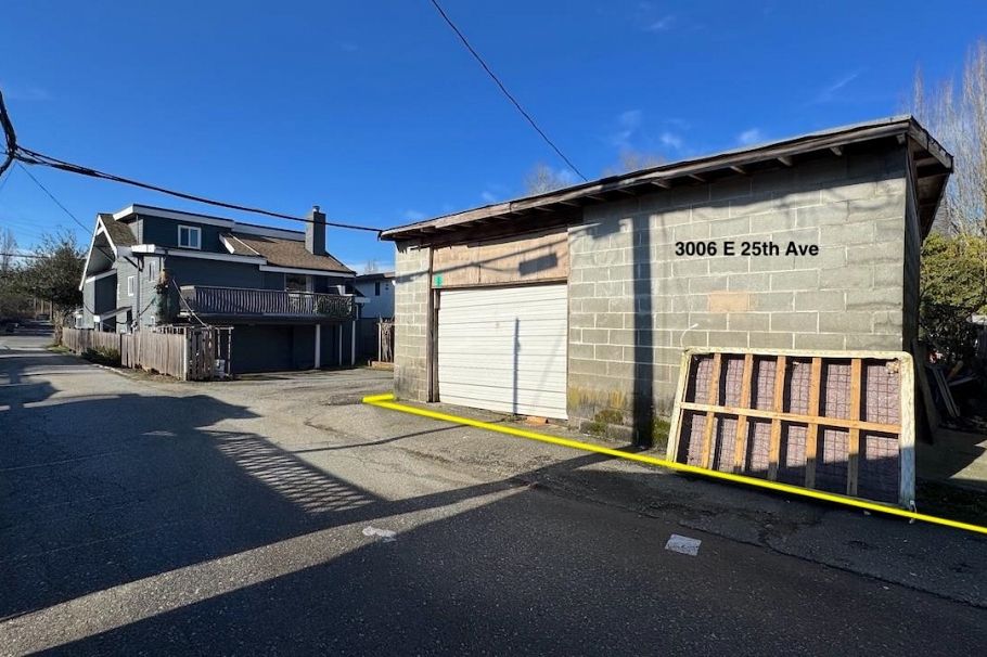 3006 E 25th Avenue Vancouver, BC - 10