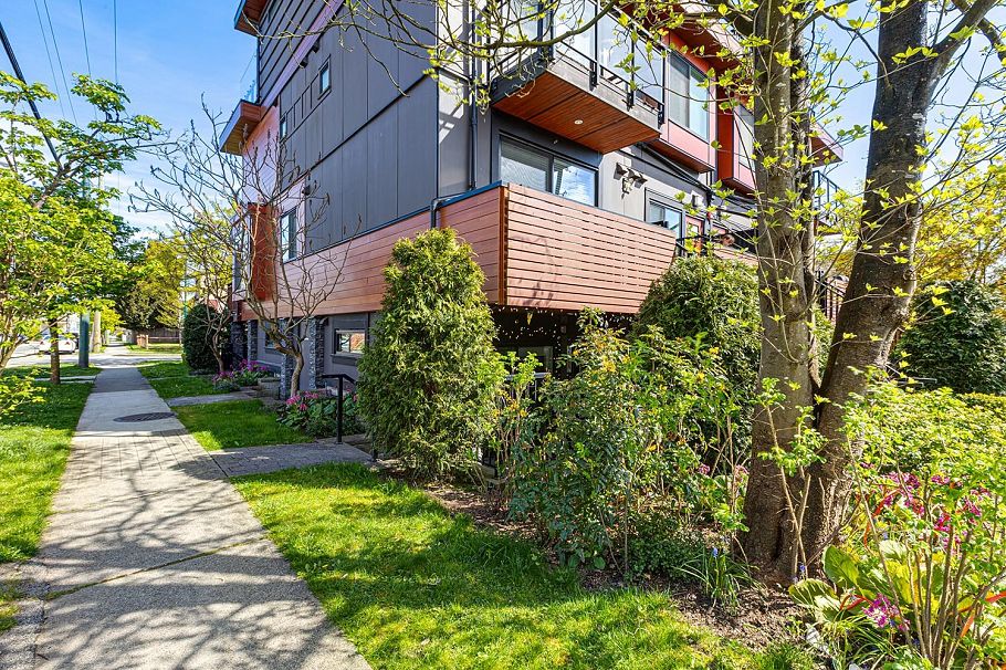 2488 E 34th Avenue Vancouver, BC - 29
