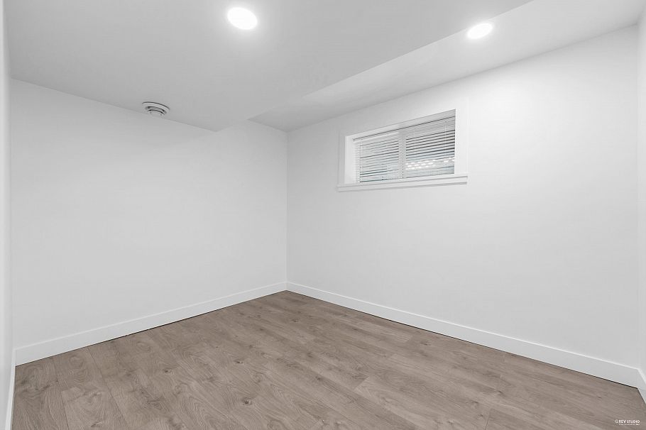 8025 Borden Street Vancouver, BC - 25