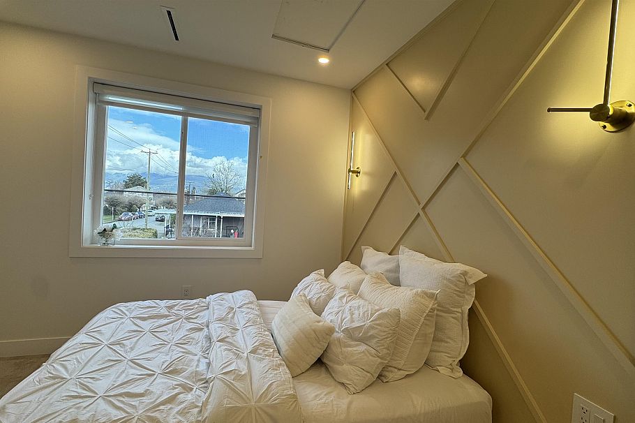 1 2703 E 3rd Avenue Vancouver, BC - 14