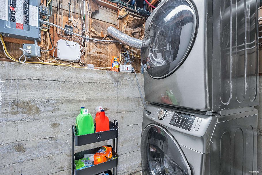 8025 Borden Street Vancouver, BC - 20