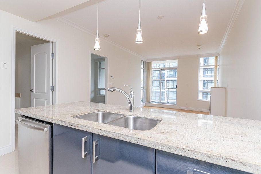 803 162 Victory Ship Way North Vancouver, BC - 8