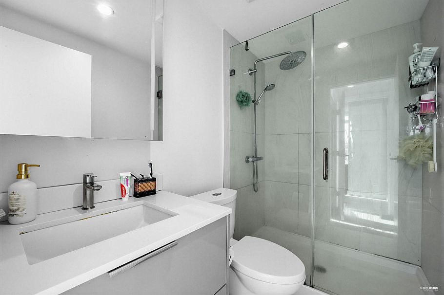 1906 1401 Hunter Street North Vancouver, BC - 12