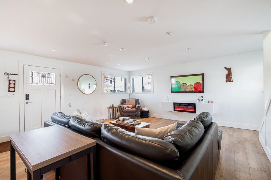 A015 415 Esplanade Avenue North Vancouver, BC - 17