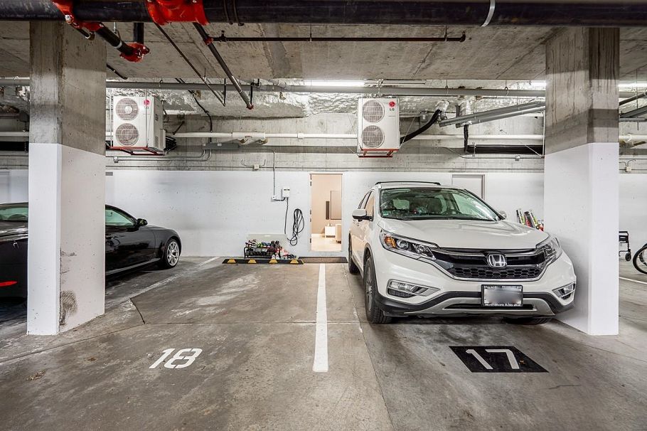 5946 Oak Street Vancouver, BC - 35