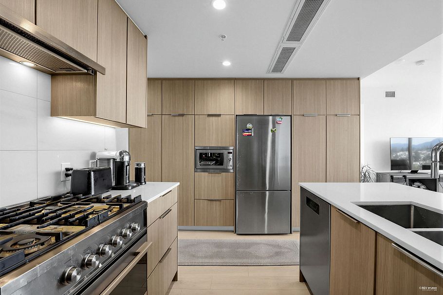 1906 1401 Hunter Street North Vancouver, BC - 5