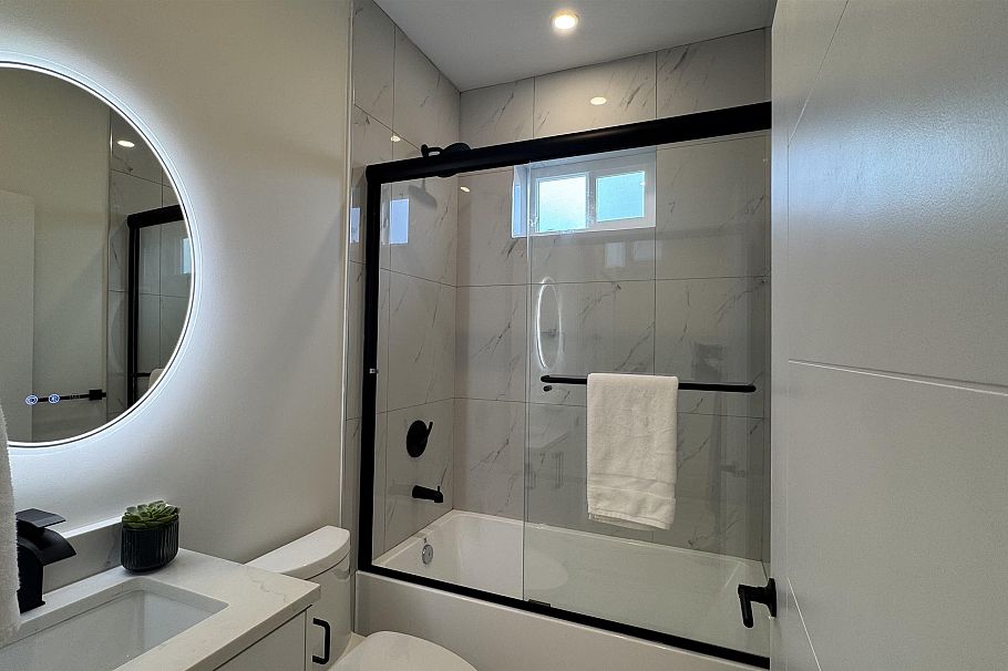 1 2703 E 3rd Avenue Vancouver, BC - 21