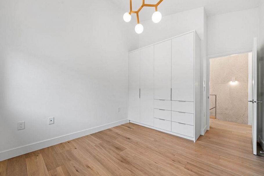 1139 W 33rd Avenue Vancouver, BC - 35