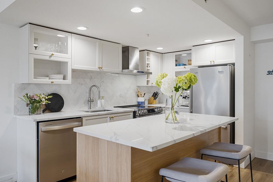 504 2137 W 10th Avenue Vancouver, BC - 2