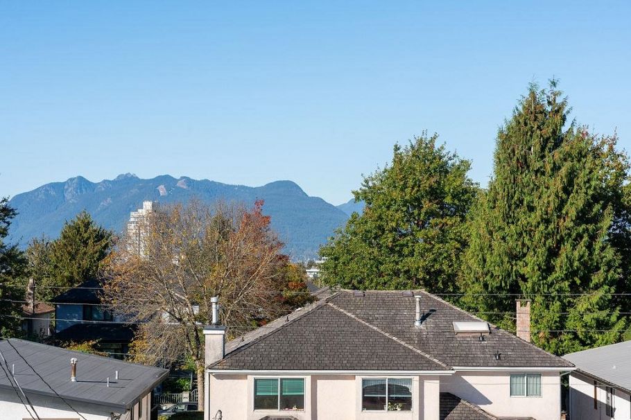 2 2447 E 41st Avenue Vancouver, BC - 16