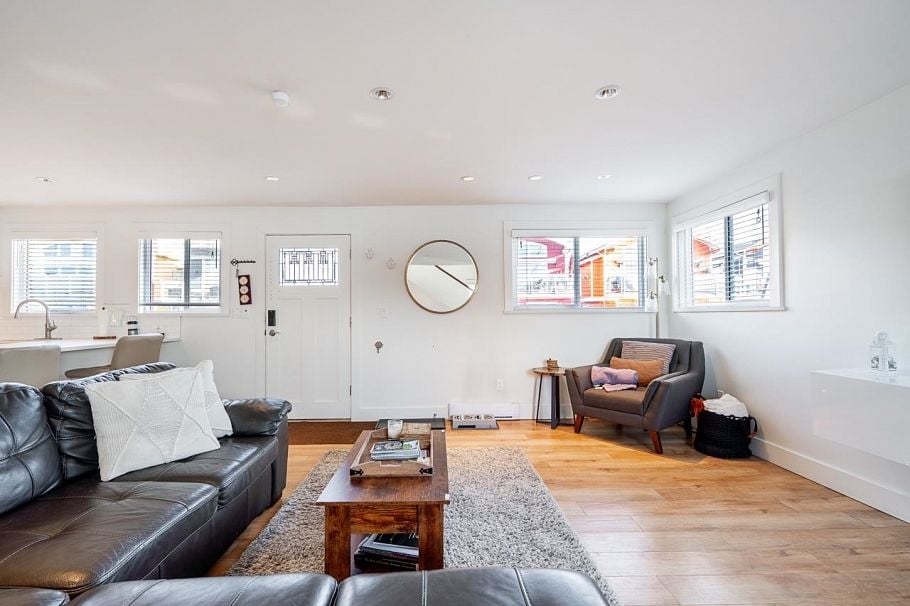 A015 415 Esplanade Avenue North Vancouver, BC - 16