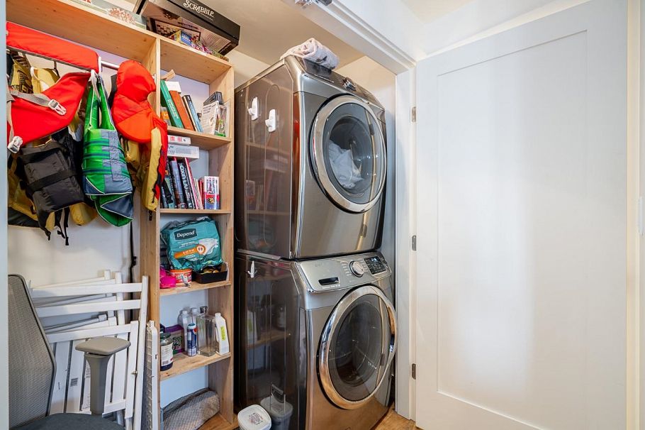 A015 415 Esplanade Avenue North Vancouver, BC - 31