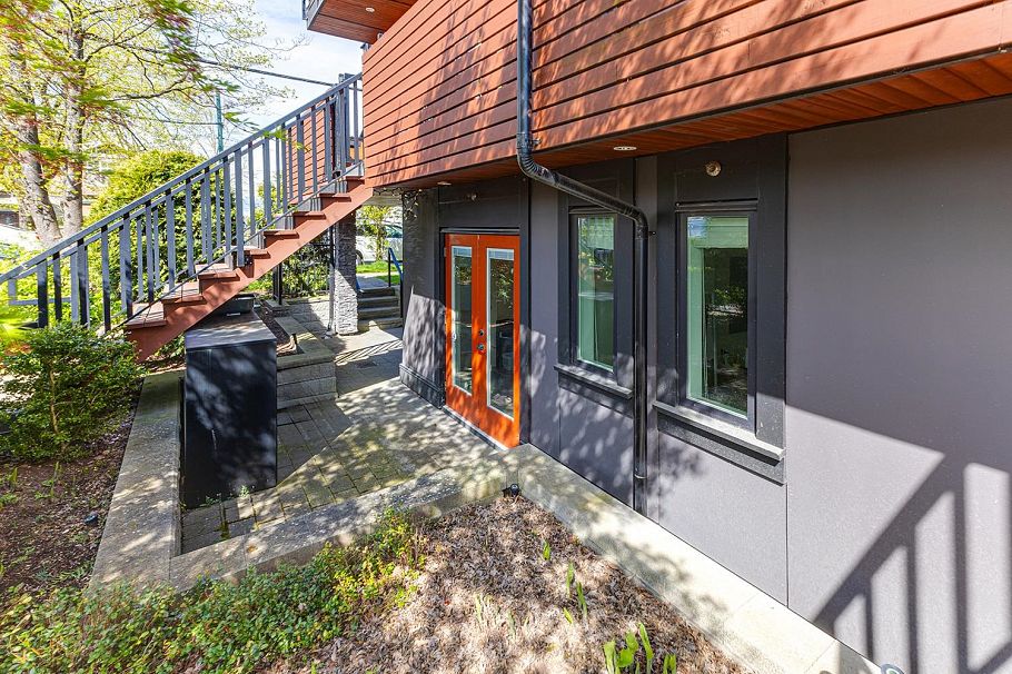 2488 E 34th Avenue Vancouver, BC - 31