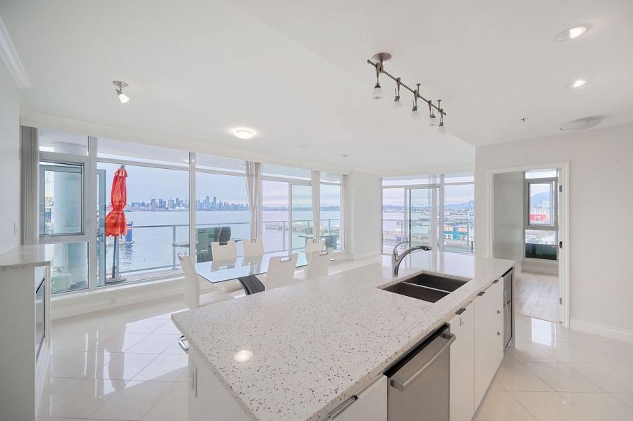 401 199 Victory Ship Way North Vancouver, BC - 2