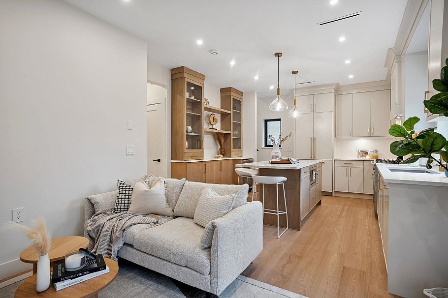 2 1915 E 3rd Avenue Vancouver, BC - 3