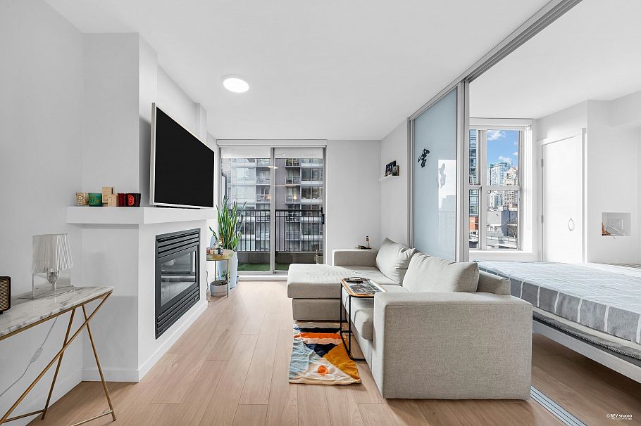 1001 989 Richards Street Vancouver, BC - 2