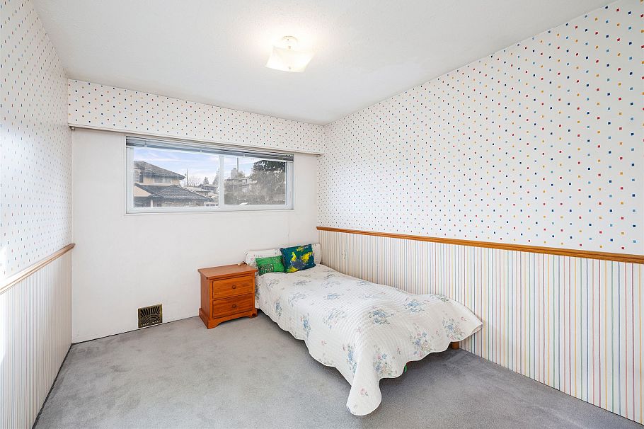 5045 Barker Crescent Burnaby, BC - 9