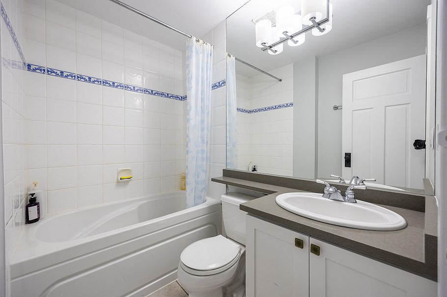 4203 W 14th Avenue Vancouver, BC - 25