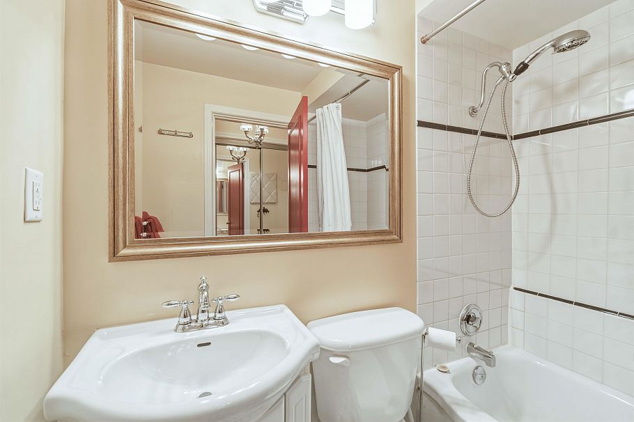 107 1879 Barclay Street Vancouver, BC - 20