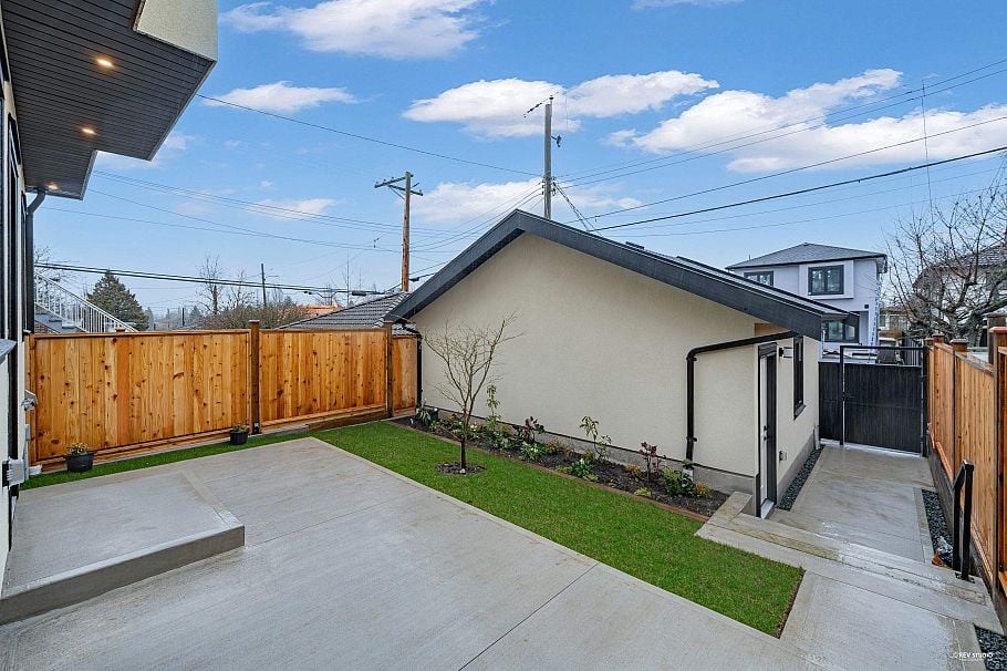 2 1020 Nootka Street Vancouver, BC - 32