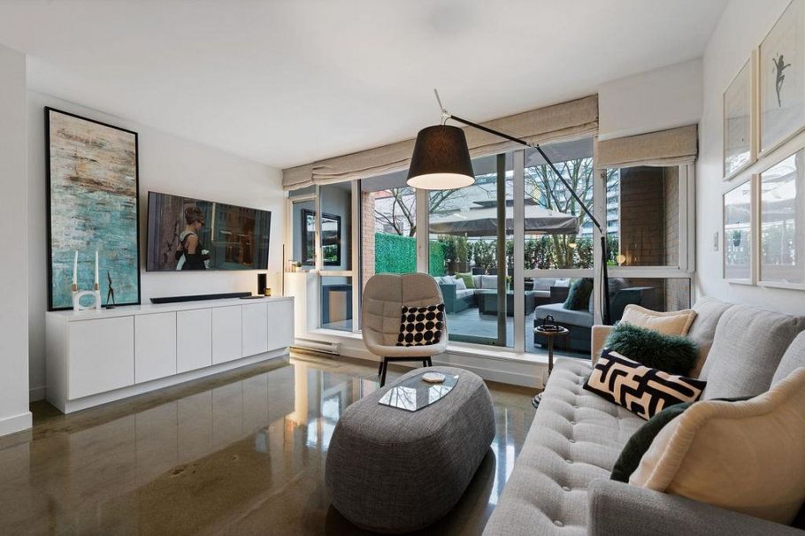 213 221 Union Street Vancouver, BC - 2