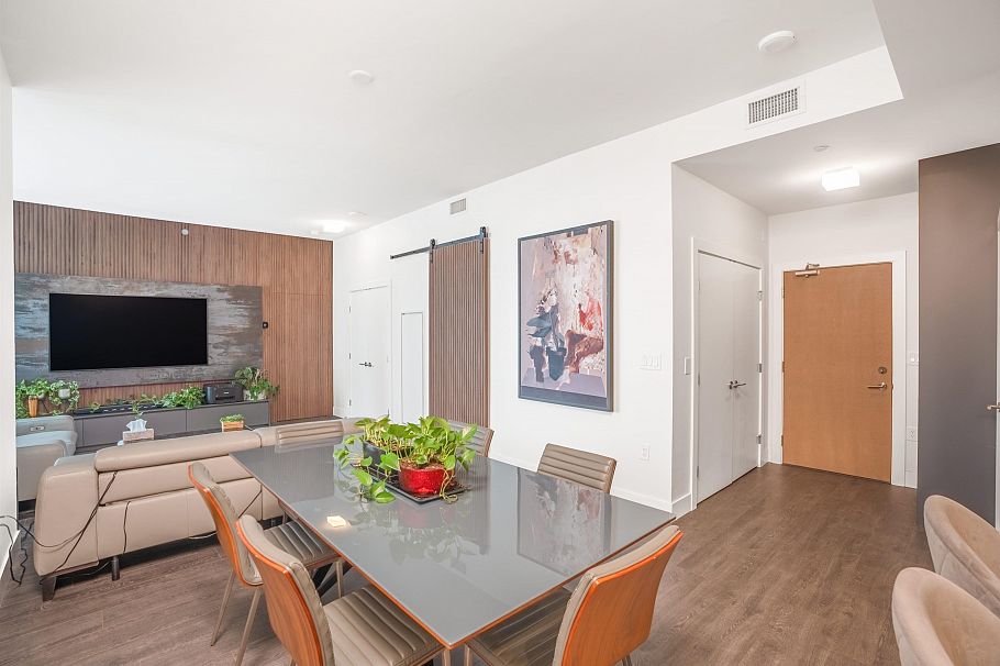 504/505 3438 Sawmill Crescent Vancouver, BC - 3