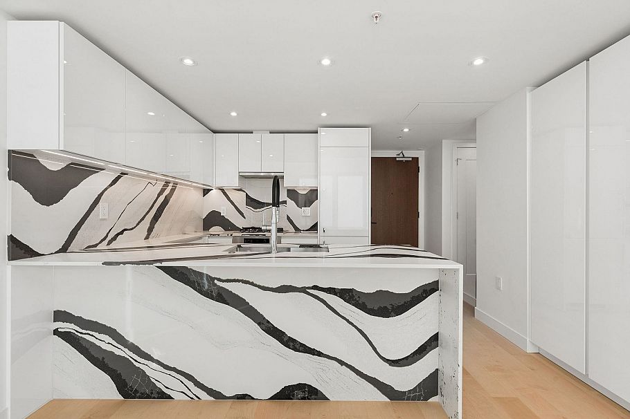 1004 135 E 13th Street North Vancouver, BC - 11