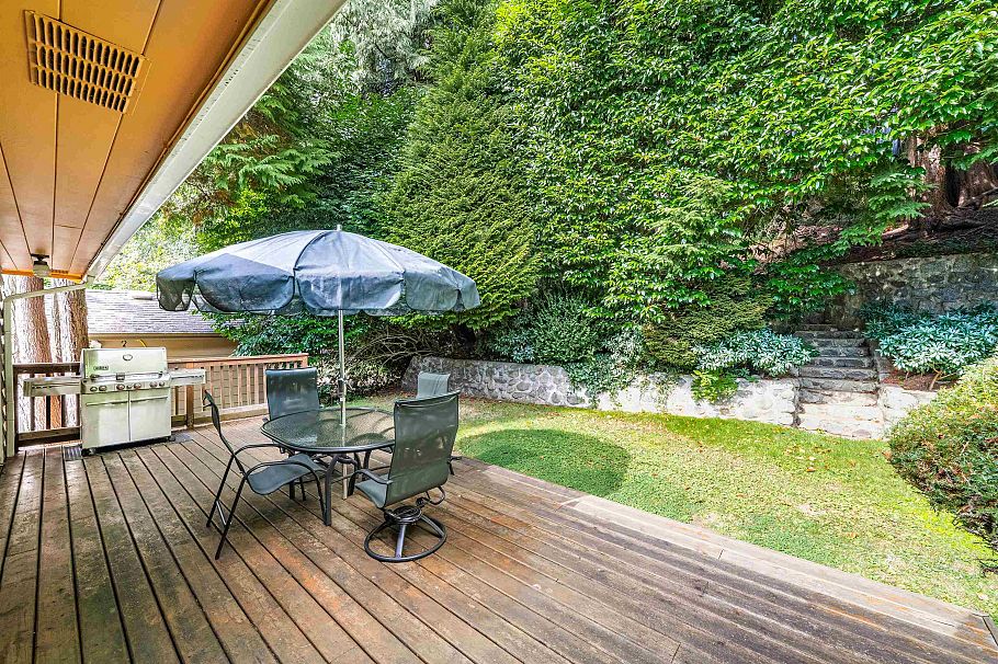 1202 Bracknell Crescent North Vancouver, BC - 35