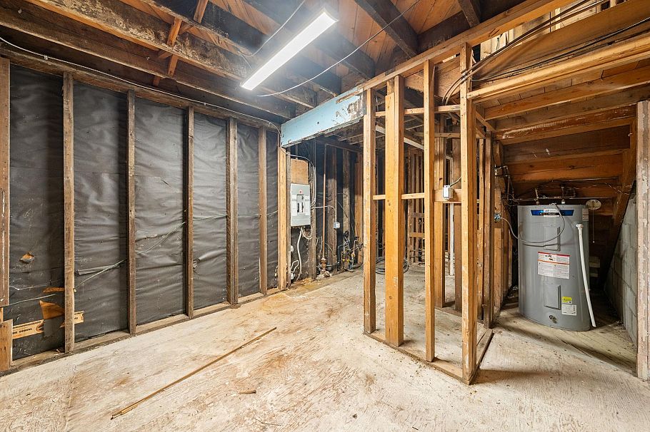 4520 Lynn Valley Road North Vancouver, BC - 8