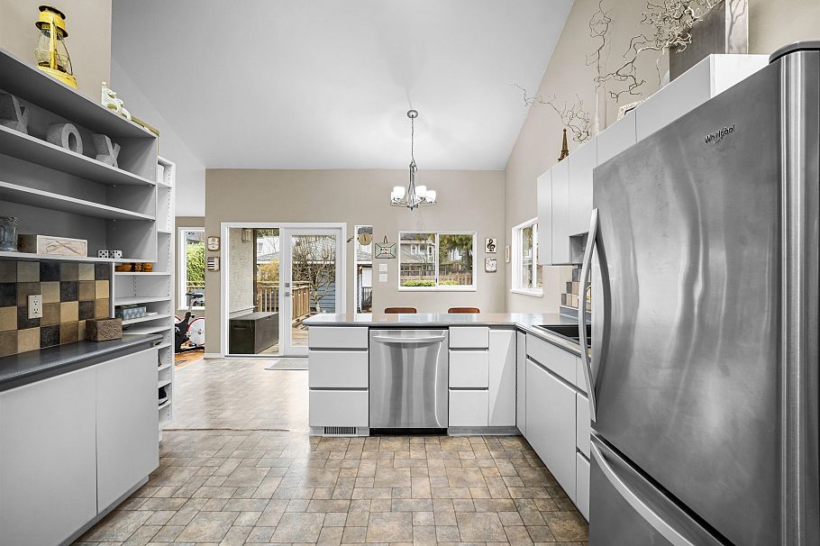 1140 W 20th Street North Vancouver, BC - 7