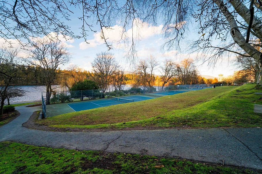 212 1924 Comox Street Vancouver, BC - 32