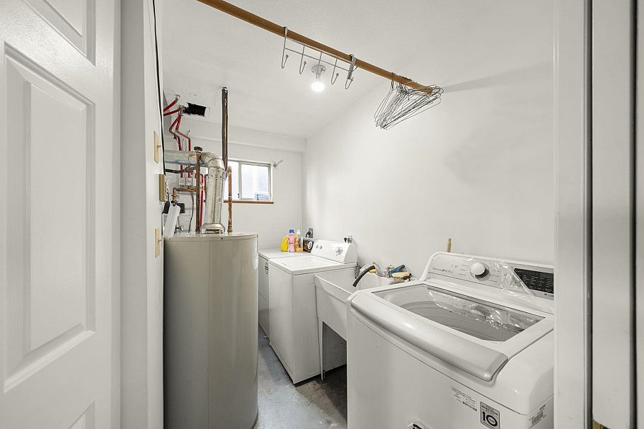 3206 E 25th Avenue Vancouver, BC - 26