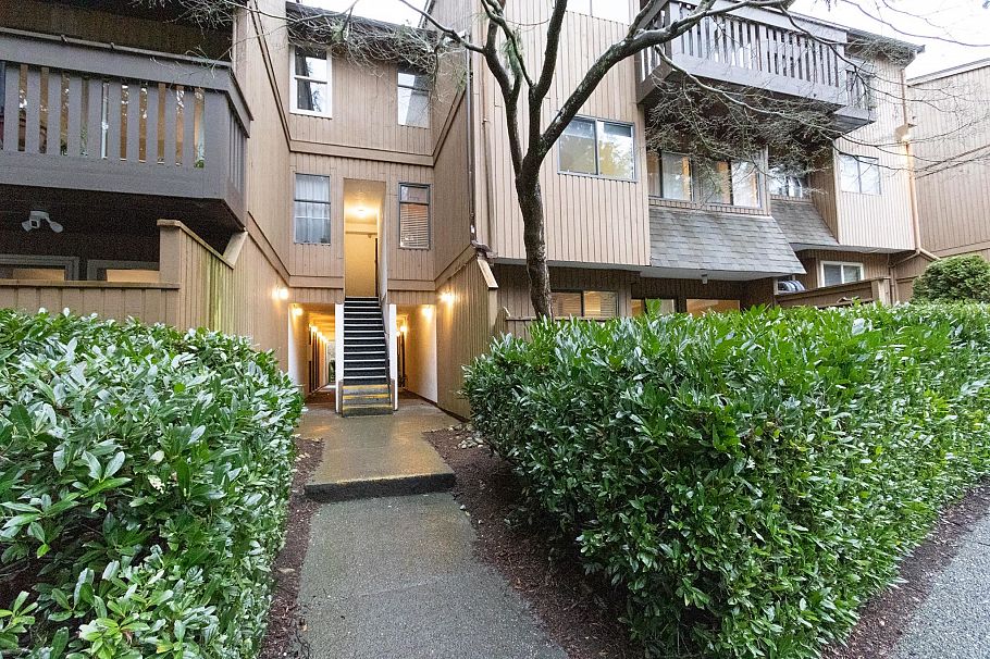 2050 Purcell Way North Vancouver, BC - 22