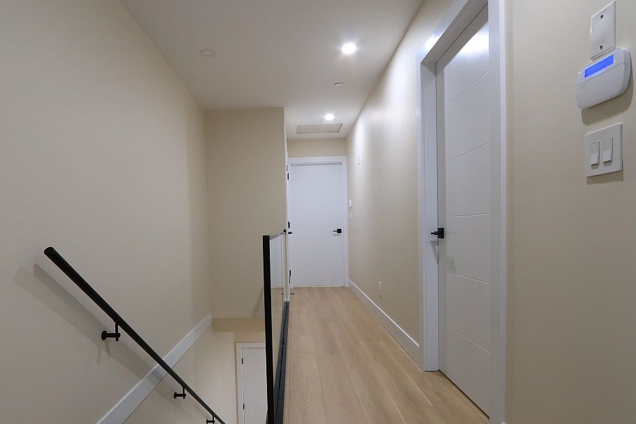 2828 Cheyenne Avenue Vancouver, BC - 28