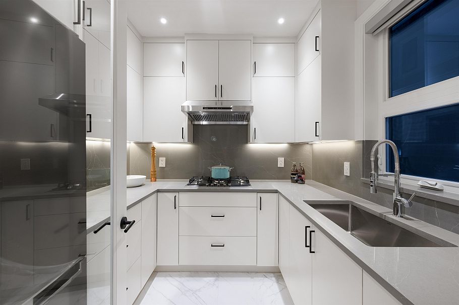 838 E 14th Street North Vancouver, BC - 17