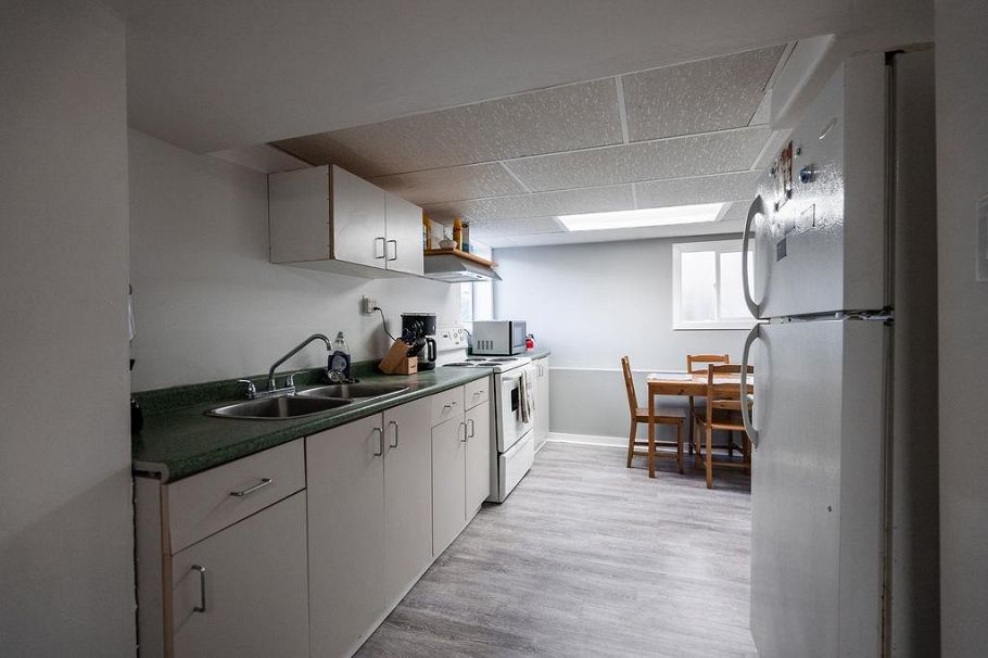 2867 E Georgia Street Vancouver, BC - 31