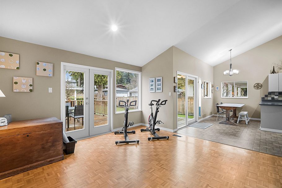 1140 W 20th Street North Vancouver, BC - 10